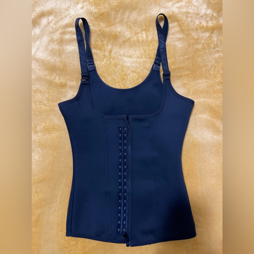 Woman waist trainer